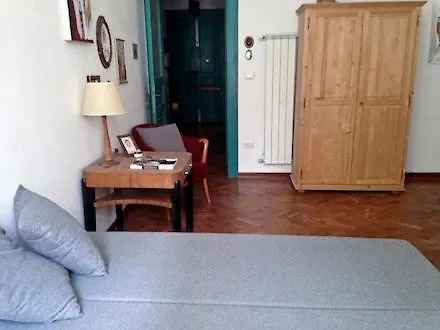 So Near To Downtown Apartment *